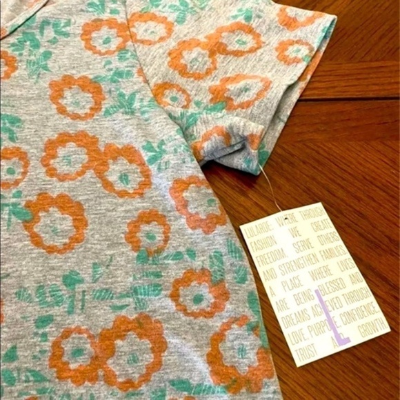 Lularoe Gray Floral Classic Tee Large NWT - Picture 4 of 8